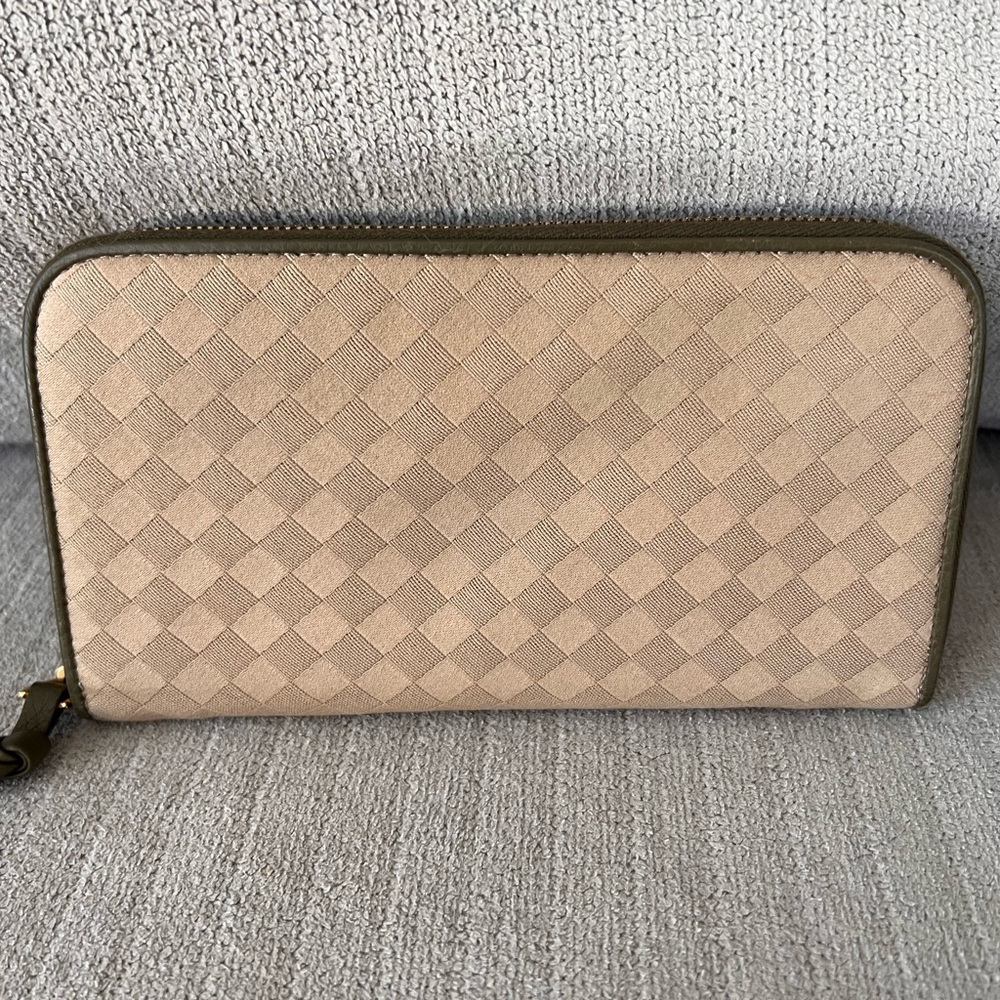 BOTTEGA VENETA ZIPPY WALLET🤎💚